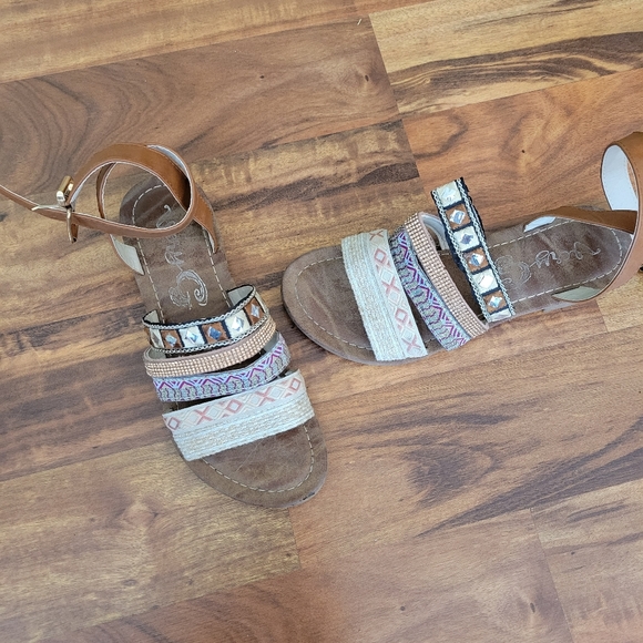 VeryG Gladiator Sandals with Aztec design. Worn once. Size 7.5 - Picture 3 of 4